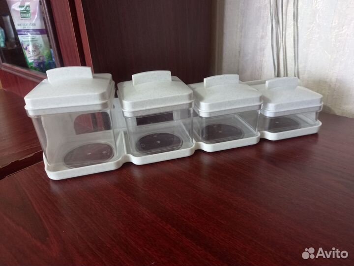 Емкость для сыпучих продуктов на планке