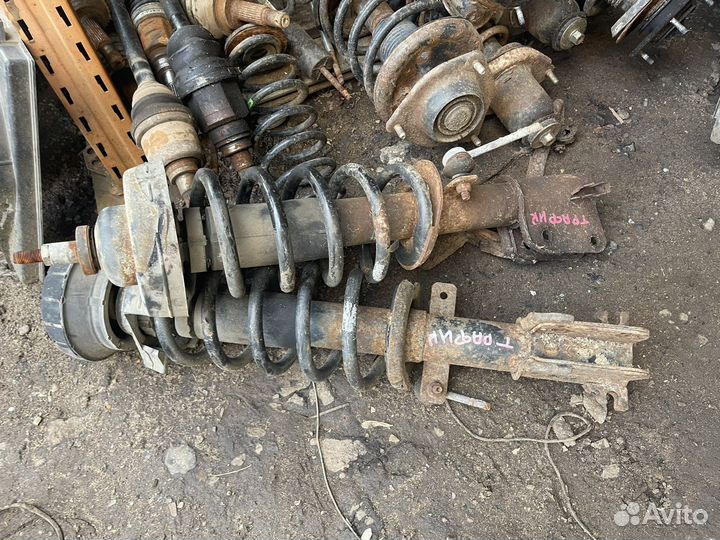 Рено трафик передние стойки в сборе