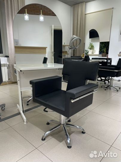 Парикмахерское кресло