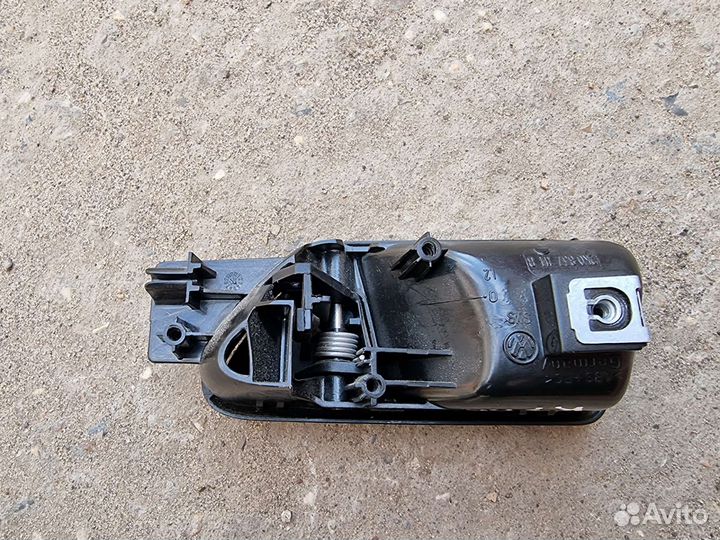 Ручка двери внутренняя правая Volkswagen Caddy 3