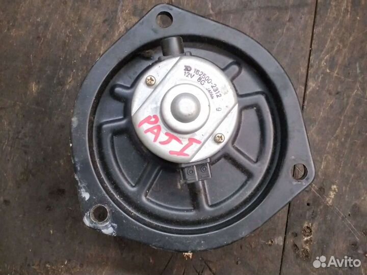 Mitsubishi Pajero I вентилятор печки