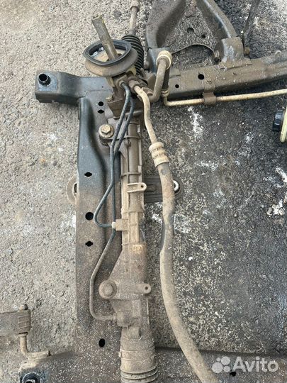 Поворотный кулак L/R Рено Логан 2013 г