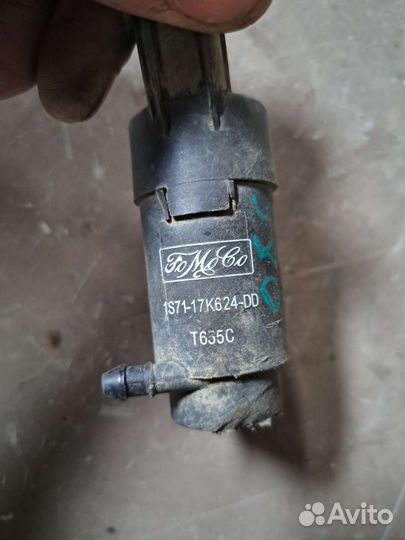 Моторчик омывателя на Volvo S80