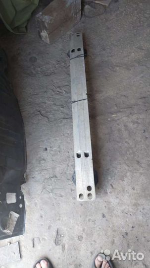 Задняя панель Avensis 2