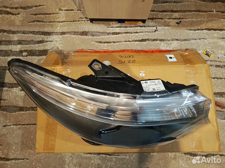 Новая правая фара Mercedes Benz Vito W447 оргинал