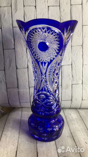 Ваза из цветного хрусталя