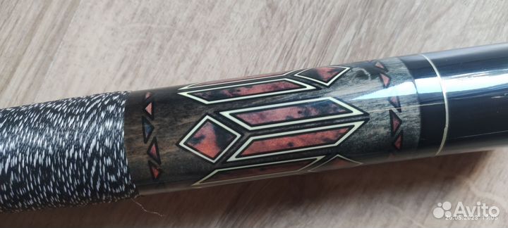 Кий, чехол, книга