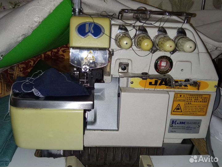 Швейная машинка и оверлок