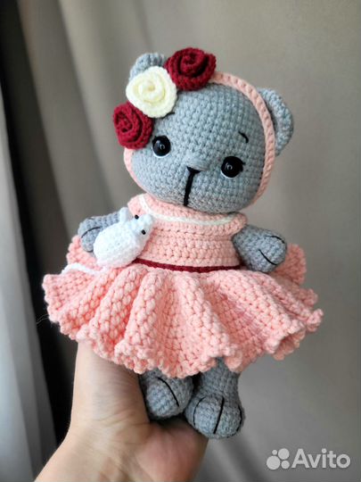 Вязаная игрушка котик