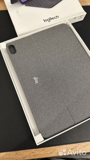 Logitech Combo Touch iPad Air 4th, 5th Gen