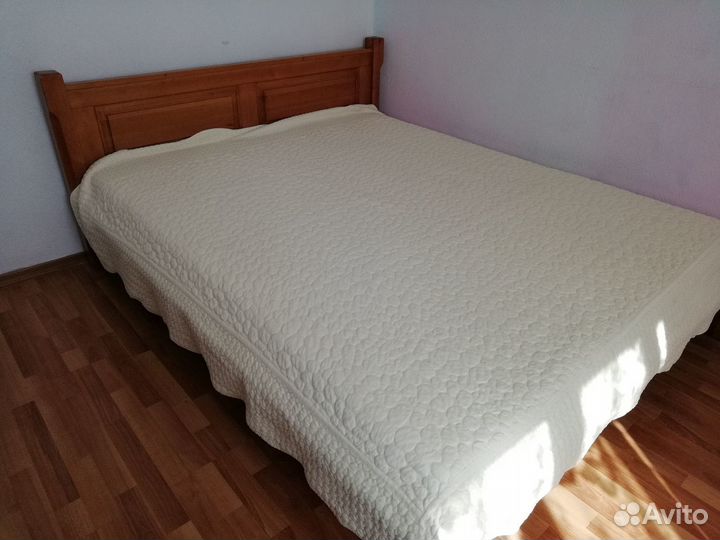 Кровать двухспальная бу 180 200 без матраса