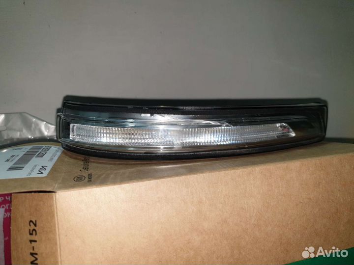 Повторитель поворота правого зеркала Kia Sorento p