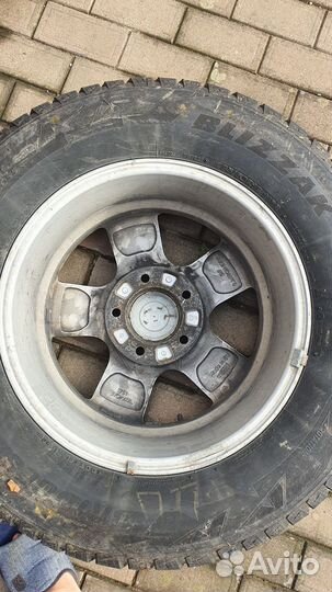 Bridgestone Blizzak DM-V2 285/60 R18