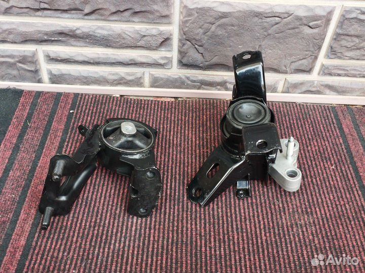 Подушки двигателя Toyota corolla e150 -180