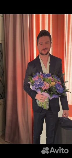 Продам картонную фигурку Сергея Лазарева