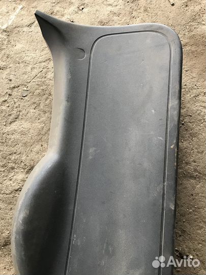 Обшивка крышки багажника Ford Focus 2