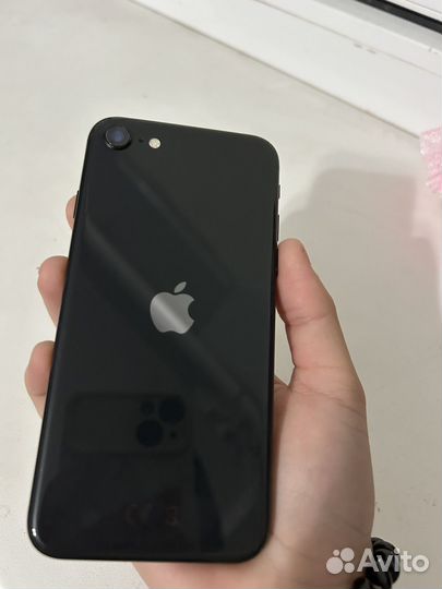 iPhone SE, 64 ГБ