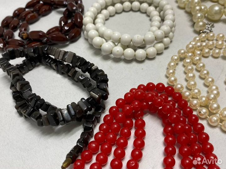 Ожерелье из искусственных и натуральных материалов