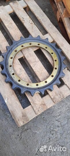 Звездочка Hitachi ZX135US