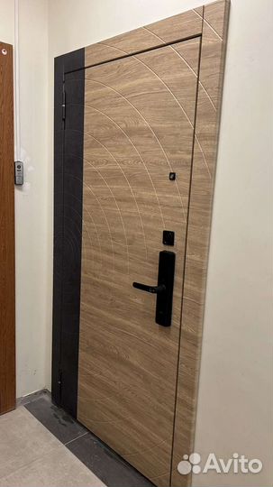 Дверь с умным электронным замком Каадас