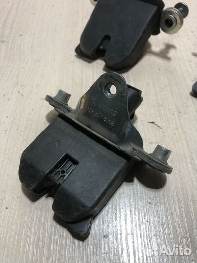 Замок крышки багажника skoda Octavia A5