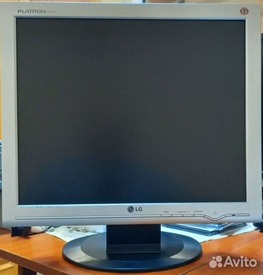 Монитор LG Flatron L1717S-SN