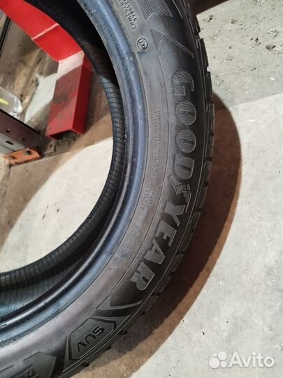 Goodyear UltraGrip Ice 235/55 R19 105T