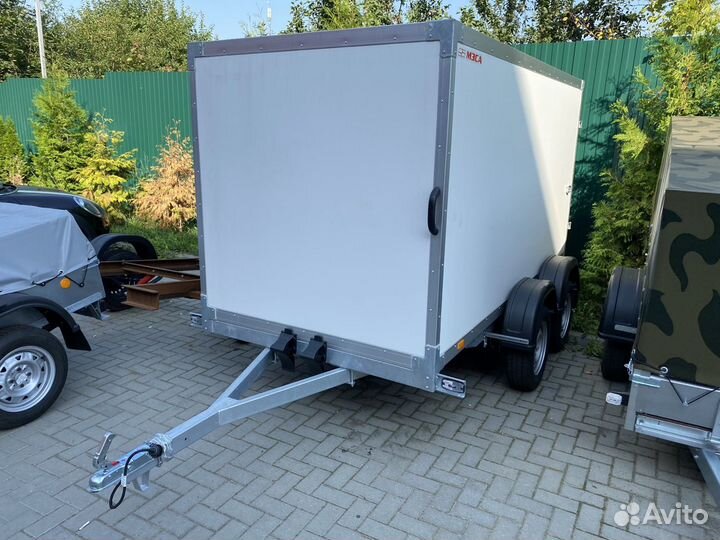 Легковой фургон для перевозки товаров