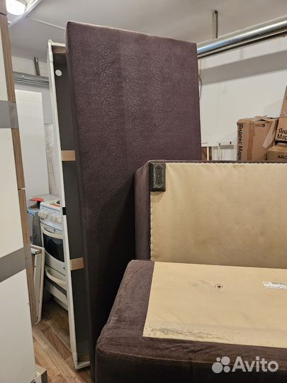 Угловой диван просторный