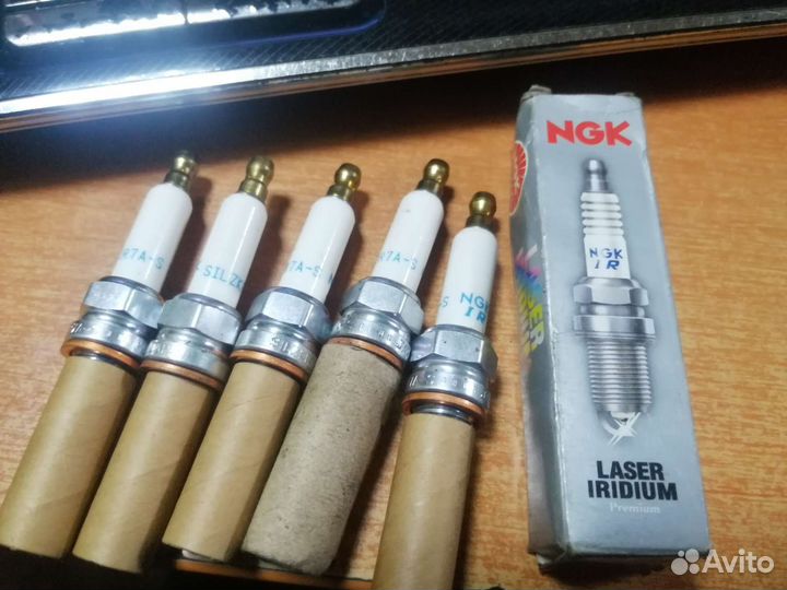 Свеча зажигания Mercedes CLS M272 NGK 7718