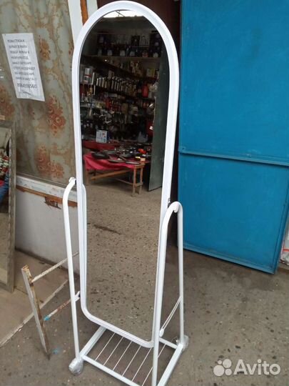 Напольное зеркало цвет белый и черный