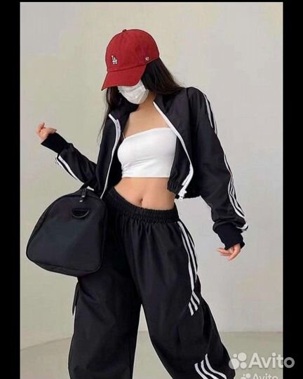 Спортивный костюм женский