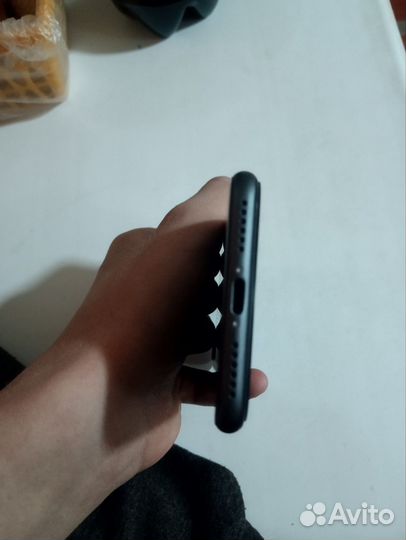 iPhone SE (2020), 64 ГБ