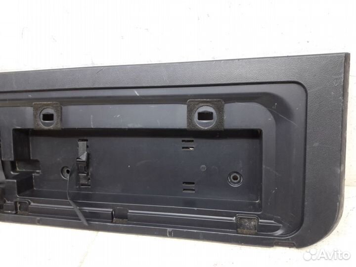 Обшивка крышки багажника Toyota Land Cruiser 200