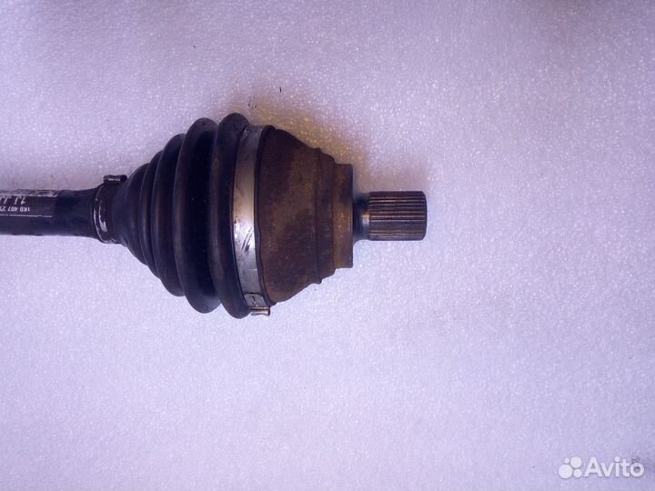 Полуось передняя левая АКПП passat (B7) (2011)