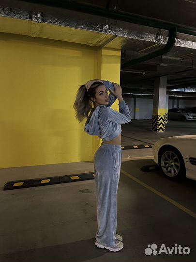 Велюровый спортивный костюм meowone