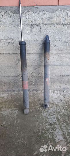 Продам два задних амортизатора на фф 2 седан