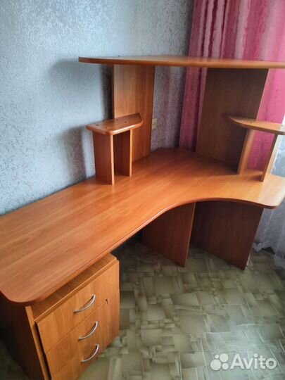 Компьютерный стол