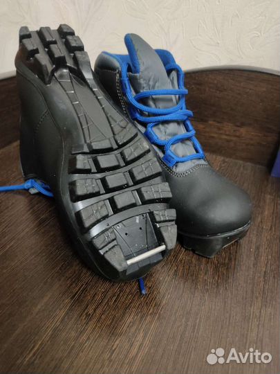 Лыжные ботинки детские 36 размер