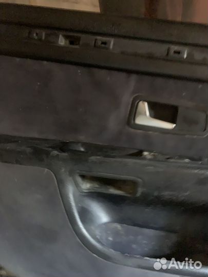 Левая задняя дверь на Audi A8 D2 в сборе