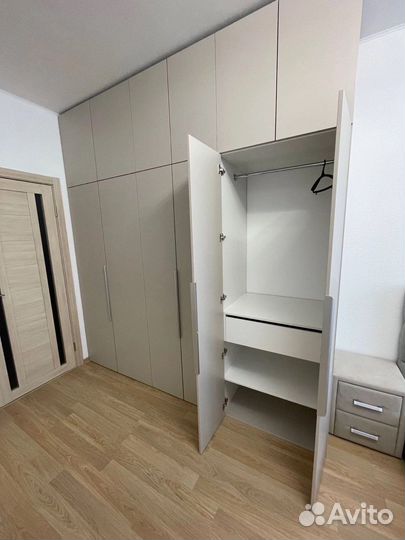 Шкаф распашной