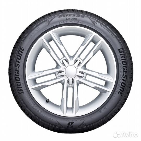 Bridgestone Blizzak LM-005 245/40 R18 97V