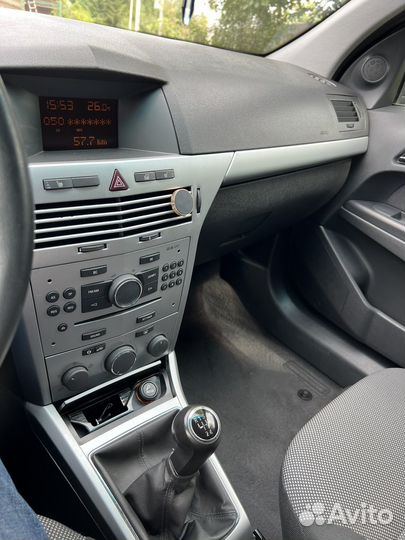 Opel Astra 1.6 МТ, 2011, 198 000 км