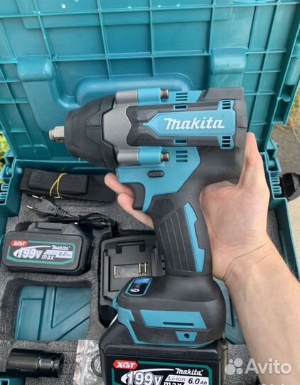 Гайковерт аккумуляторный Makita 700 n.m