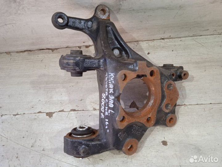 Кулак задний левый Toyota