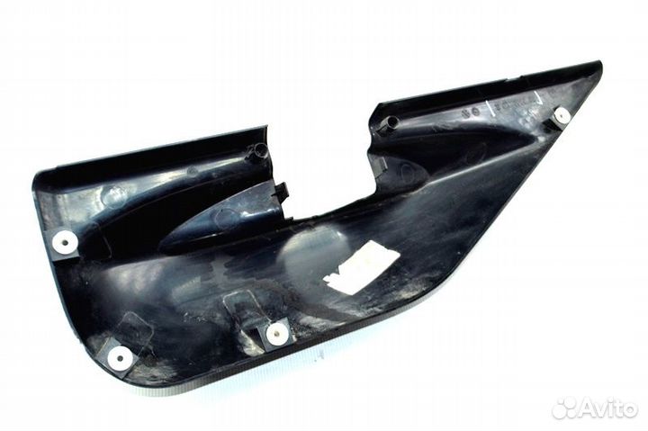 Накладка кронштейна бокового зеркала нижнего право