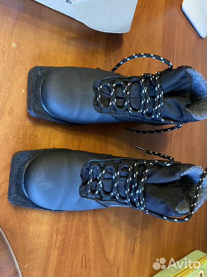 Лыжные ботинки