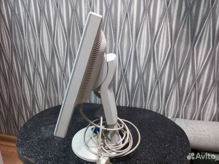 Монитор NEC multisync LCD 1770NX