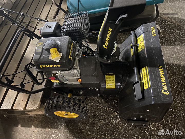 Снегоуборочная машина бензиновая