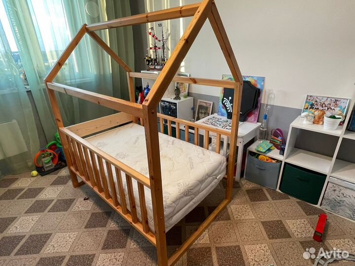 Детская кровать домик с матрасом